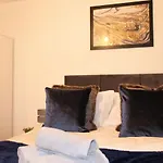 Livestay-Modern Apartment Minutes Away From Heathrow