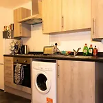Livestay-Modern Apartment Minutes Away From Heathrow