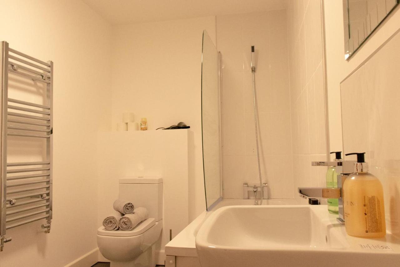 Livestay-modern Minutes Away From Heathrow Apartment *